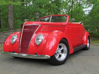 1937 Ford Convertible Street Rod. . . . . . .  350 / 300 Hp photo
