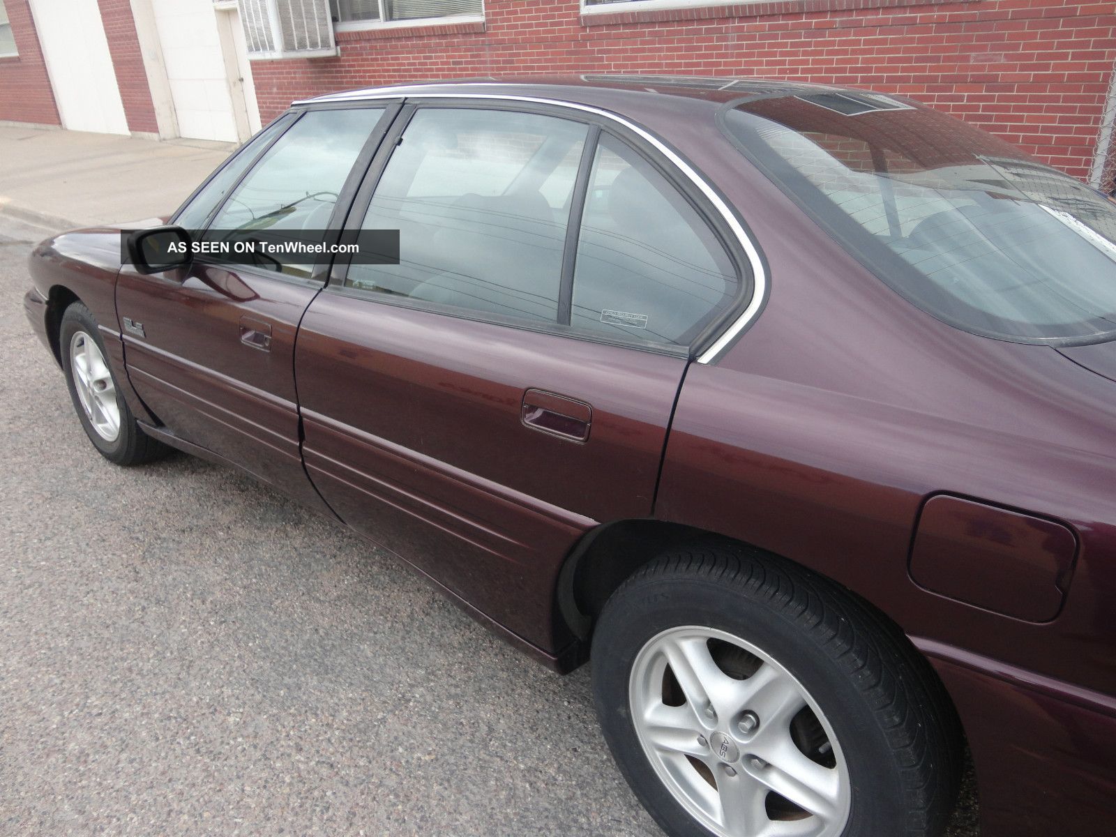 1999 Pontiac Bonneville Se Sedan 4 - Door 3.  8l Bonneville photo