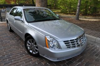 2009 Cadillac Dts Platinum /.  / Heated / Onstar / / Rebuilt photo