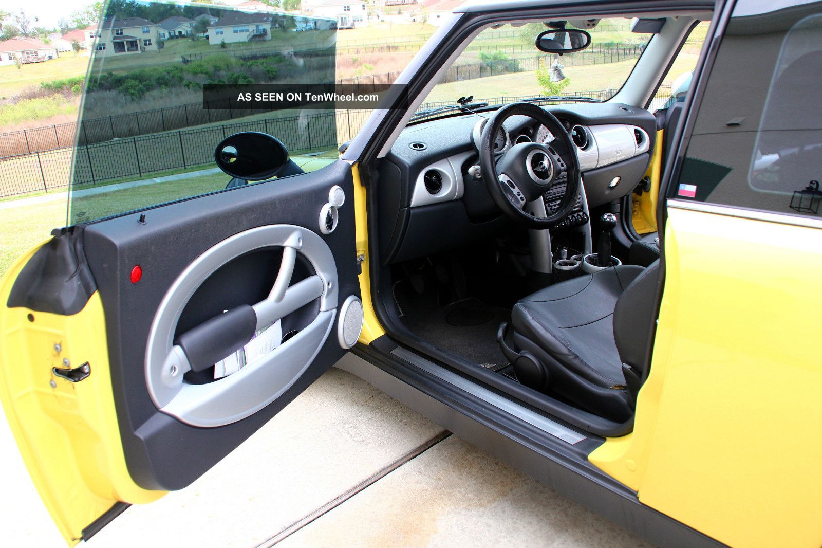 2002 Mini Cooper Base Hatchback 2 - Door 1. 6l