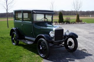 1927 Ford Model T Tudor - Nicely photo