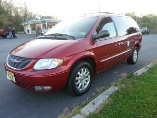 2001 Chrysler Town And Country photo