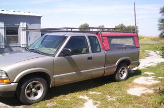 2001 Extended Cab Chey S10 photo