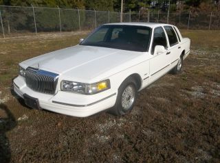 2nd Owner 1995 Lincoln Town Car photo