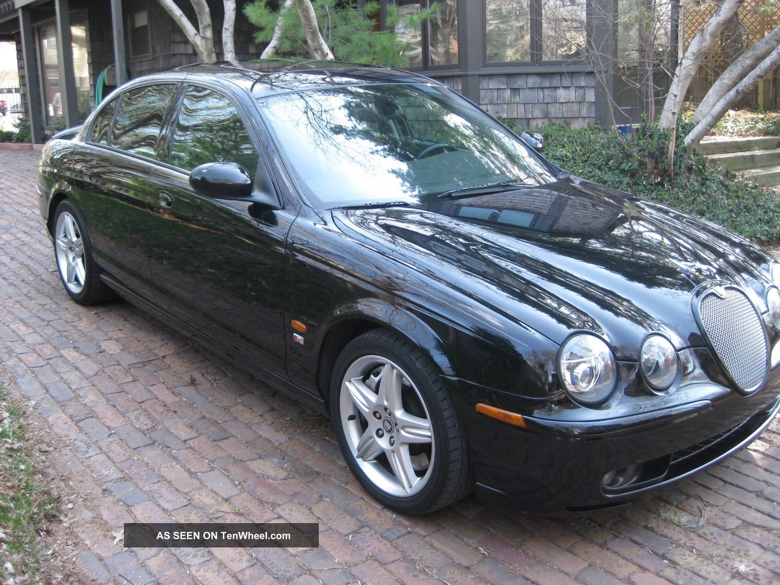 Does ford owns jaguar #5