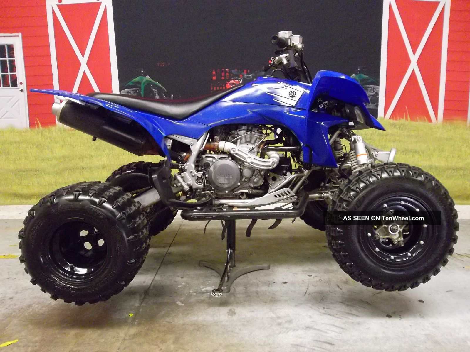 Yamaha yfz450r на дороге