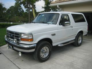 1995 White Ford Bronco photo