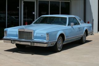 1978 Lincoln Continental Hardtop 2 - Door 6.  6l 400 Cubic Inch photo