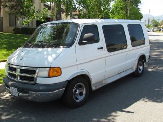 2001 Dodge Ram Van 1500 photo