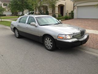 2005 Lincoln Town Car Limited photo