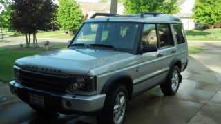 2004 Land Rover Discovery Se7 Sport Utility 4 - Door 4.  6l photo