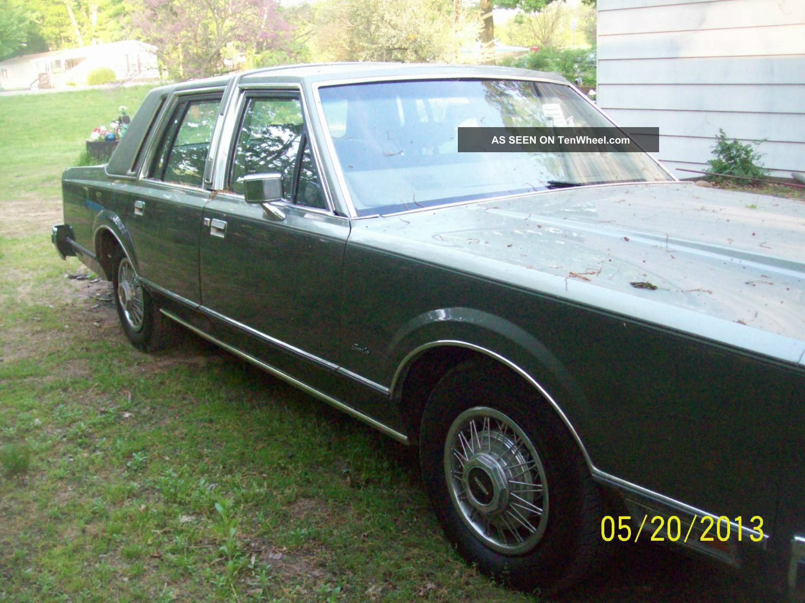 1984 Ford lincoln town car signature series #3