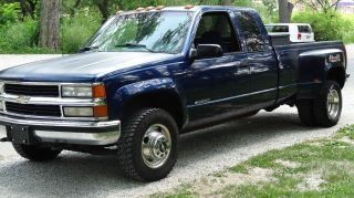 1995 Chevy Dually With 754 Gas Motor,  Ext.  Cab,  4wd,  A / C,  Brake Controller, photo