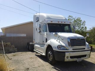2005 Freightliner Columbia Base 14.  0l photo