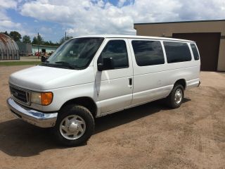 2004 Ford E350 Extended Passenger Van With 14 Captains Reclining Seats photo