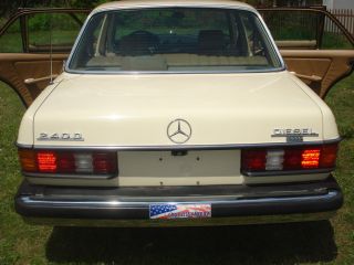 1982 Mercedes 240d Can Run On Vegetable Oil At A Switch Of Button Only 3 Owners photo