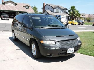 2000 Chrysler Town & Country Limited photo