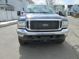 2004 Ford Excursion photo