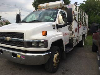 2007 Chevrolet 5500 Service Truck With Lift Gate And Compressor photo