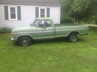 1973 Ford Truck F250 300 Six Cylinder photo
