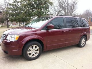 2008 Chrysler Town & Country Touring. . . photo