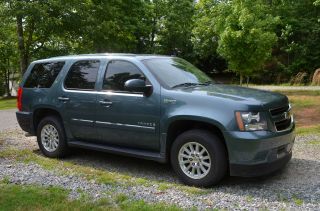2009 Chevrolet Tahoe Hybrid,  Better Mpg Then Ltz With All The Features photo