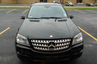 2008 Ml350 4x4 4matic. . .  Rear View Camera With Great Tires photo
