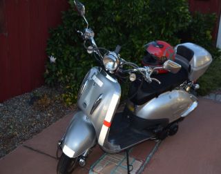 150cc 2009 Scooter,  City Ride To 50mph,  Easy.  Padded Seat,  Cover,  6 ' Cable. photo