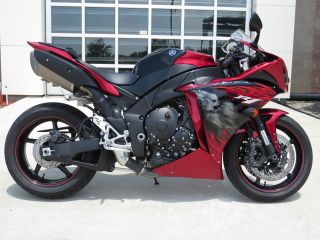 2011 Yamaha Candy Red / Raven Yzf - R1 photo