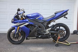 2006 Yamaha R1 photo