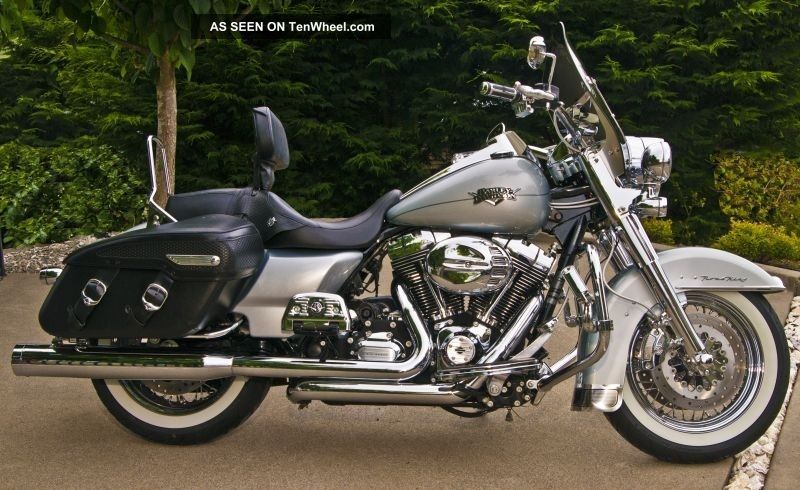 2011 Harley - Davidson Road King Classic