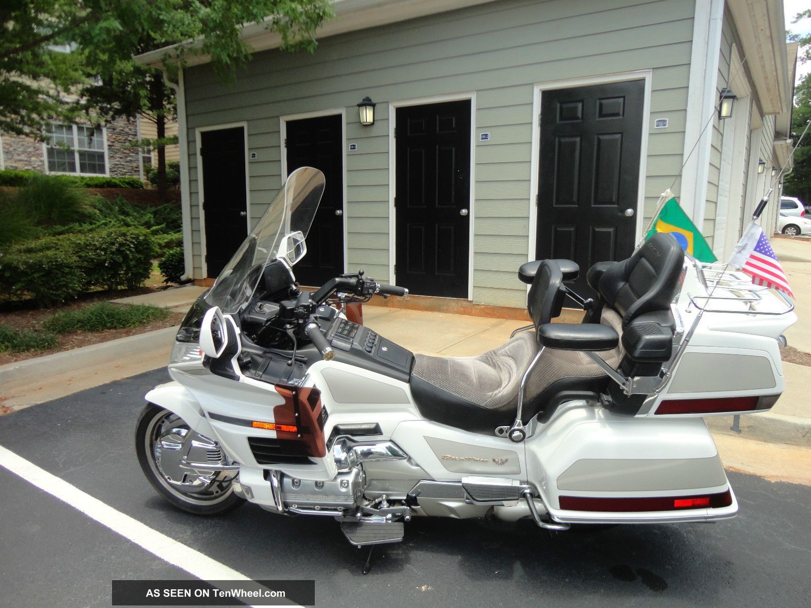 Honda Goldwing за рулем по трассе