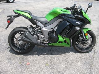 2012 Kawasaki Ninja 1000.  Perfect photo