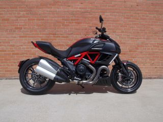 2013 Demo Diavel Carbon Red photo