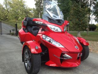 2012 Can Am Spyder Rt - Se5 Red Reverse Trike,  3 Wheeler,  Touring Motorcycle photo