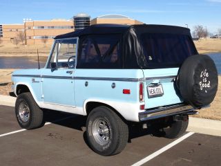 1972 Ford Bronco Sport 4x4 Uncut Fenders,  302v8,  Manual 3 - Speed,  Hard & Soft Top photo